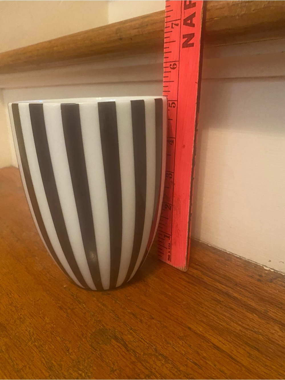 Henri Bendel Striped Large MUG - Picture 6 of 11